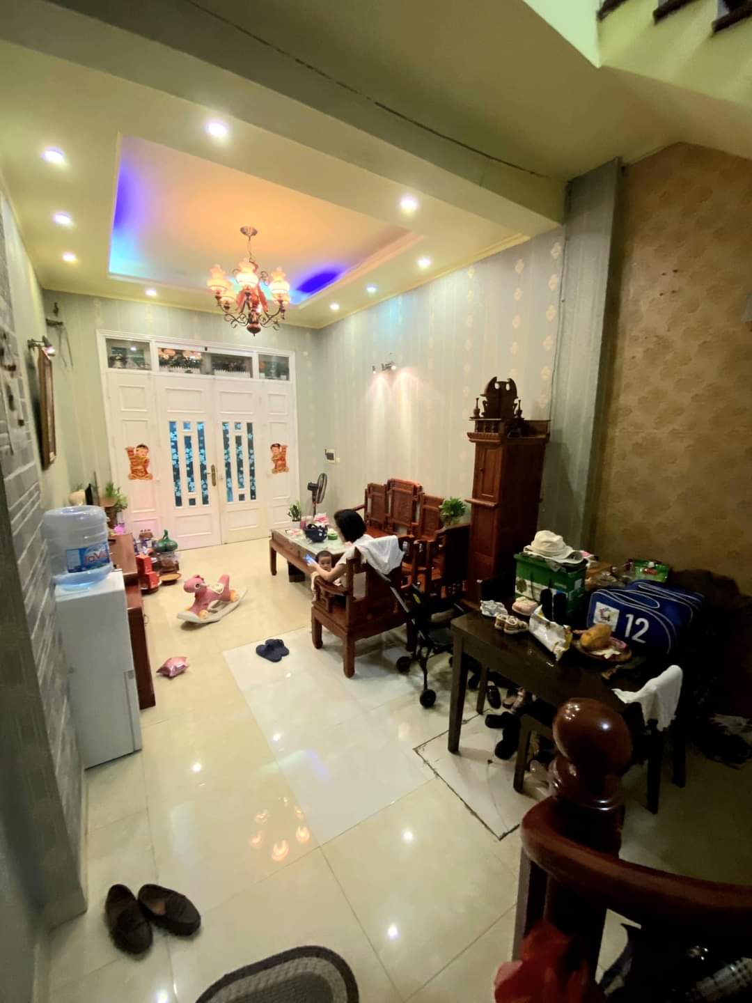 Oto tránh, 30m mặt phố Nguyễn Văn Cừ,LB. 30m2 , 5 tầng. Full nội thất.Nhỉnh 3tỷ