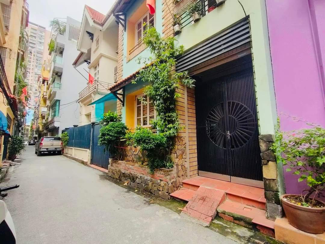 PHÂN LÔ TRẦN QUỐC HOÀN - ÔTÔ TRÁNH- 20M RA MẶT PHỐ- NGÕ THÔNG TỨ TUNG - Ơ CHỜ THANG MÁY - VỪA Ở VỪA LÀM VĂN PHÒNG CỰC ĐẸP