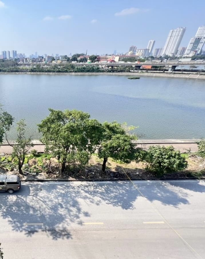 Bán nhà lô góc Mặt Phố Linh Đường, vỉa hè, view hồ thoáng mát, KD sầm uất, tiện ở làm VP, Spa… 42m2, 5 tầng, MT 3.7m, 13.5 tỷ(TL)