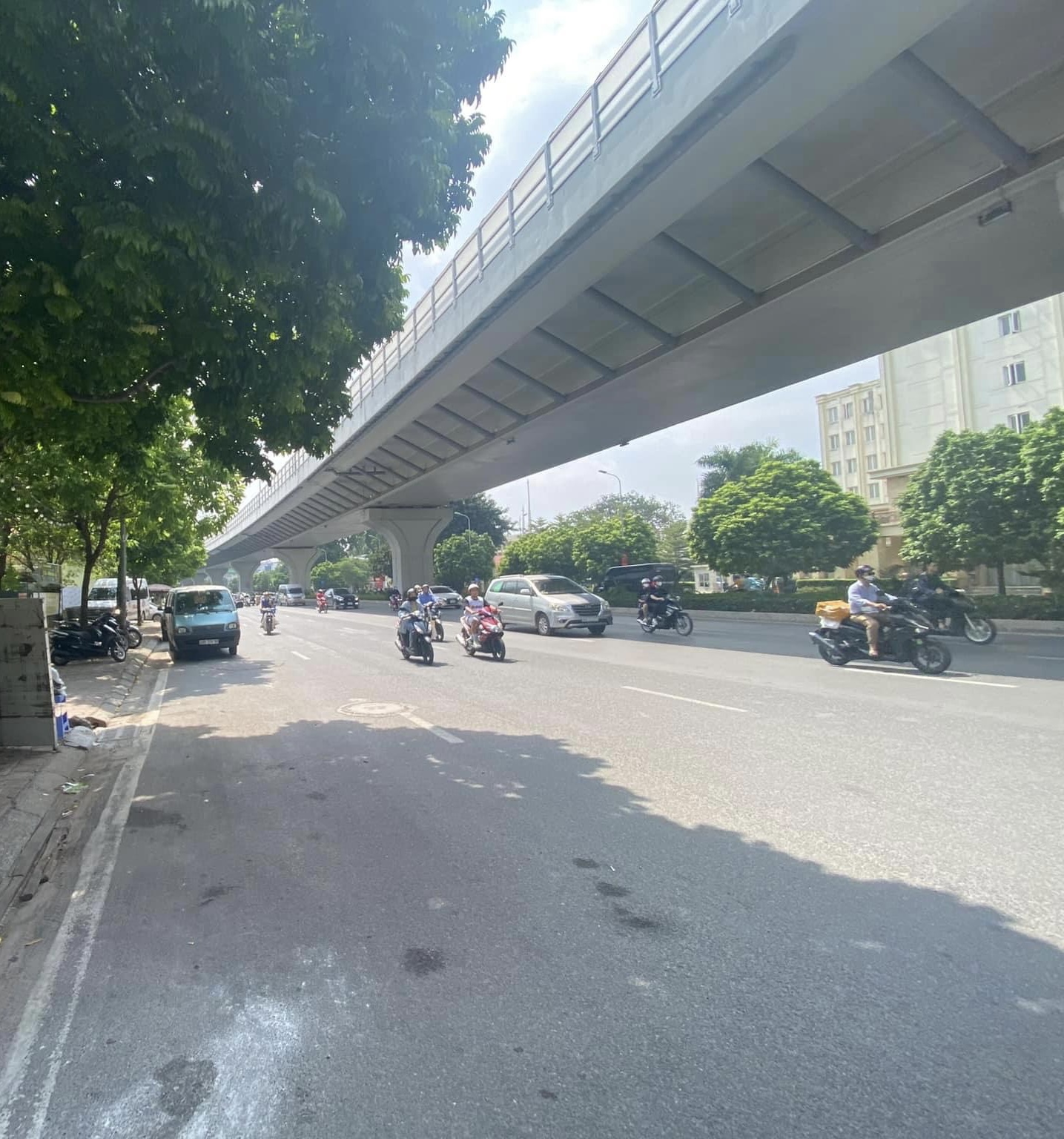 Bán nhà mặt phố Trường Chinh, vị trí đẹp đắc địa, siêu hiếm, xây tòa nhà quá tuyệt, 720m2, 3 tầng, MT 9.7m, 200 tỷ(TL)