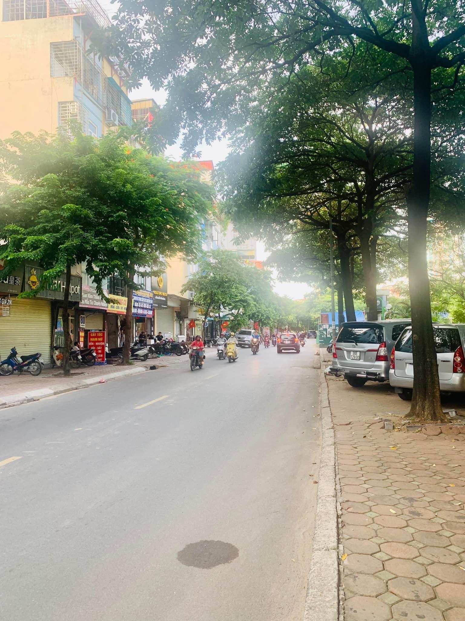 Bán nhà MP Thượng Đình, trung tâm Ngã tư sở, KD cực đỉnh, vỉa hè rộng, 72m2, 5 tầng, MT 6.6m, 28 tỷ(TL)