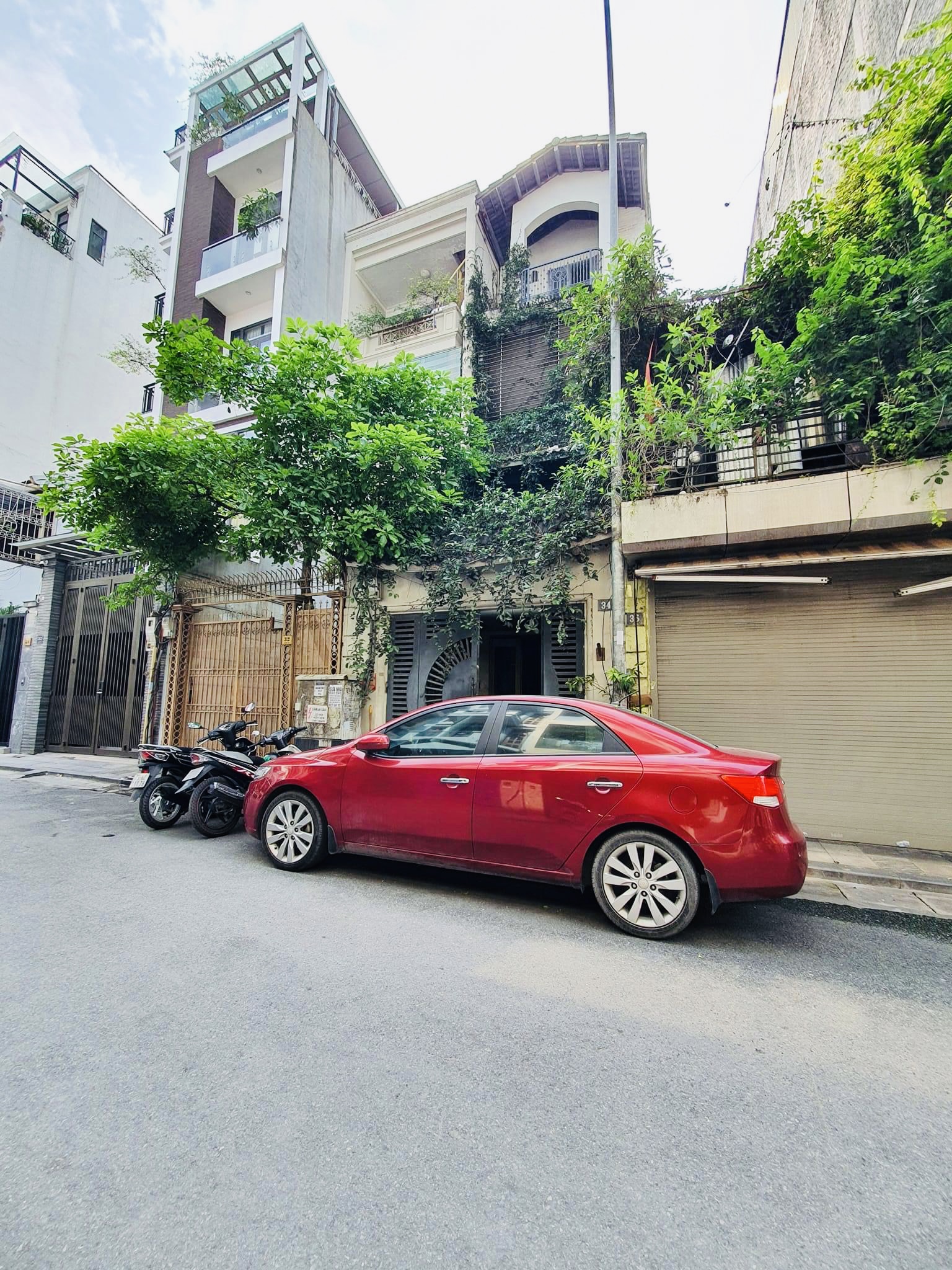 Bán Đất Tặng Nhà 4 Tầng Mặt Phố Liên Trì, Hoàn Kiếm. Vỉa Hè, Oto Tránh. Hạ Chào Bán Nhanh. Giá 32.5 Tỷ Có Thương Lượng..