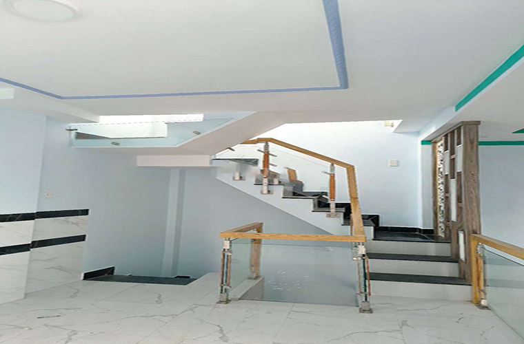 GIÁP QUẬN 1 - HẺM SẠCH SẼ - NHÀ VIEW THOÁNG CÁC MẶT - KHÔNG GIAN XANH XUNG QUANH - DÂN TRÍ TỐT - HẺM 8M - XE HƠI VÀO.