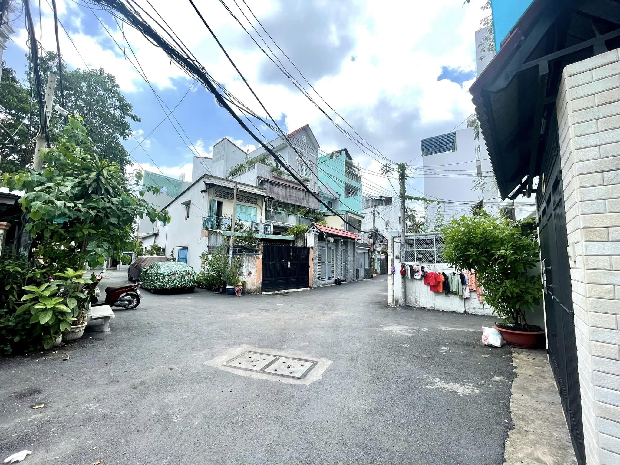 NGANG KHỦNG - HẺM Ô TÔ -SỔ NỞ HẬU - SÁT MẶT TIỀN.