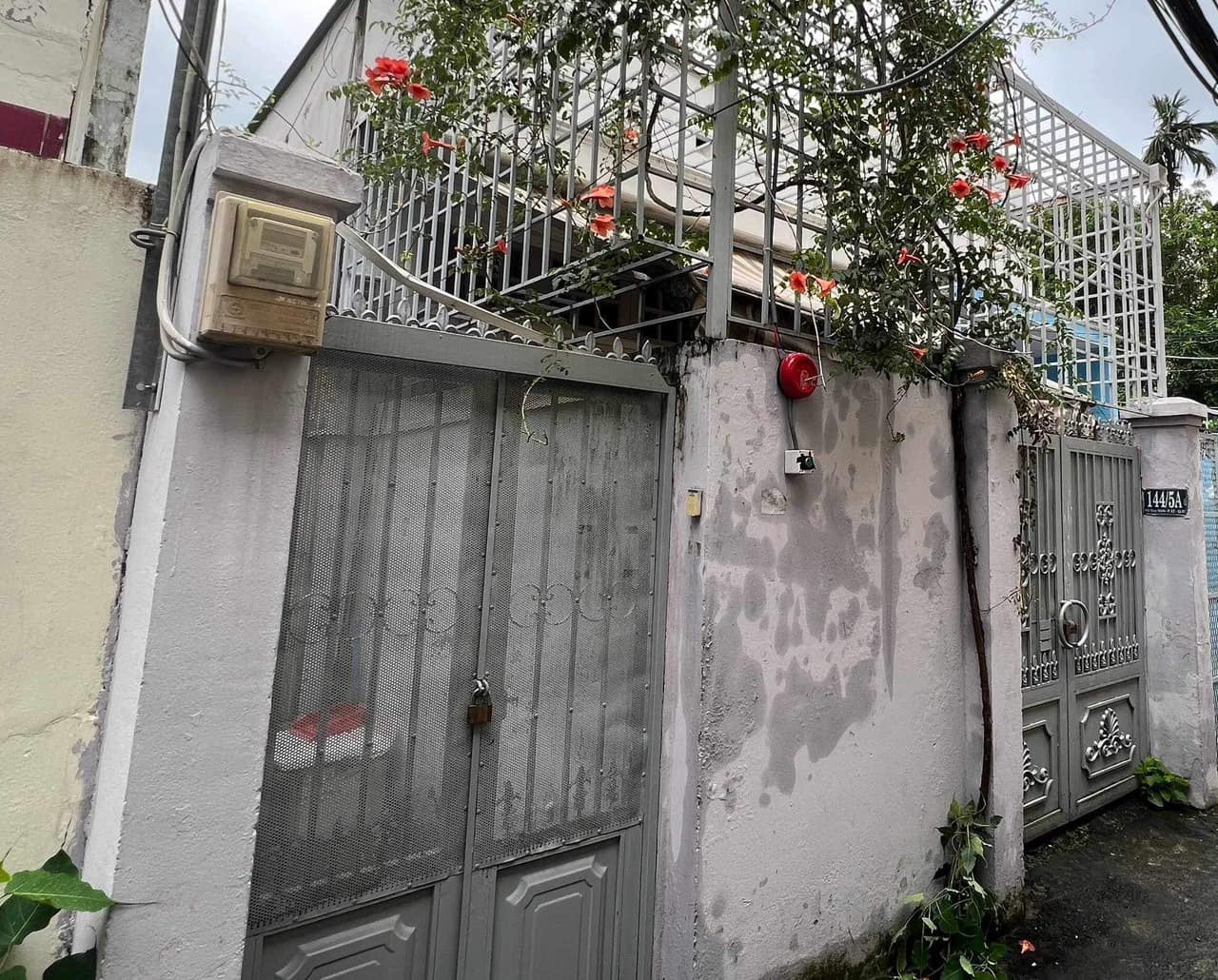 HẺM XE HƠI -NHÀ CẤP 4 - TIỆN XÂY CĂN HỘ DỊCH VỤ