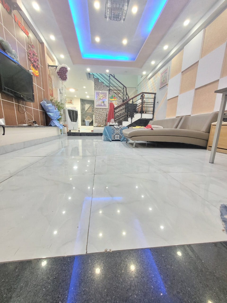 NHỈNH 6 TỶ - NHÀ ĐẸP Ở LIỀN GẦN TRƯỜNG CÁN BỘ CHU VĂN AN.