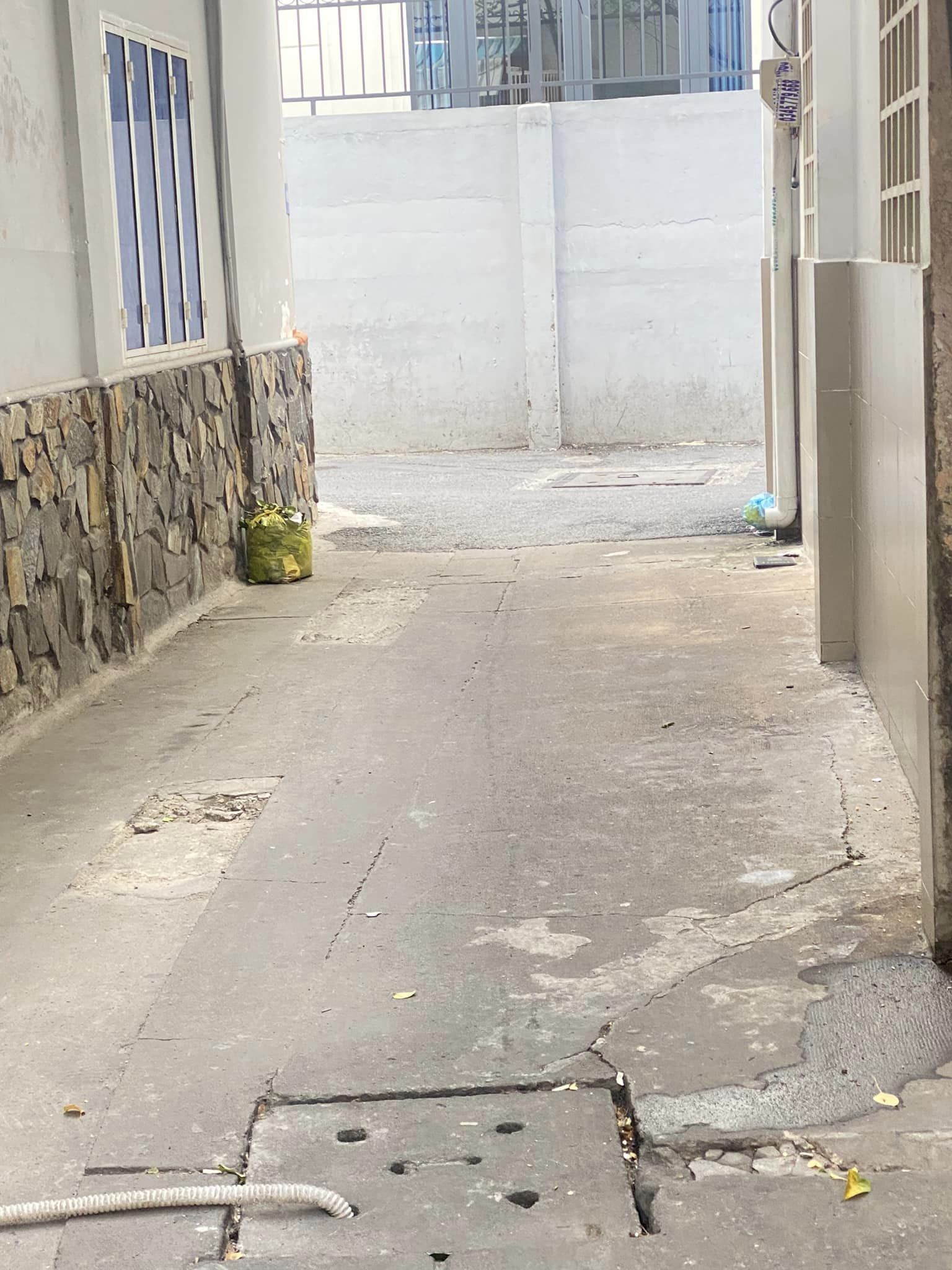 DH CÔNG NGHIỆP - CHỢ GÒ VẤP - 5 TẦNG BTCT -4 PN - HẺM 3.5M- 5.7 TỶ.