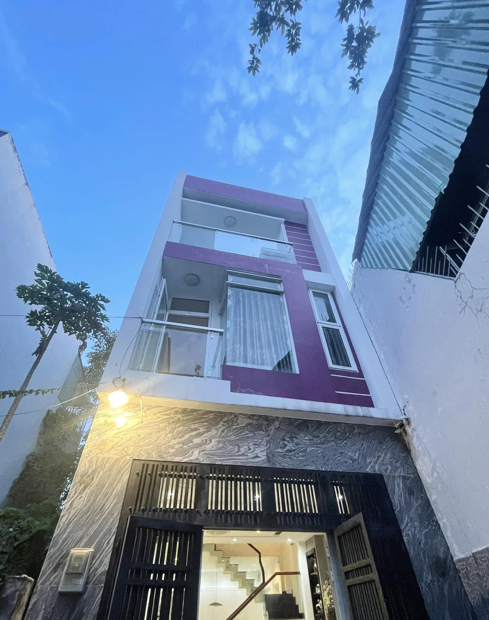 NHÀ 3 TẦNG - HẺM XE HƠI ĐẬU TRONG NHÀ - NỢ HẬU.