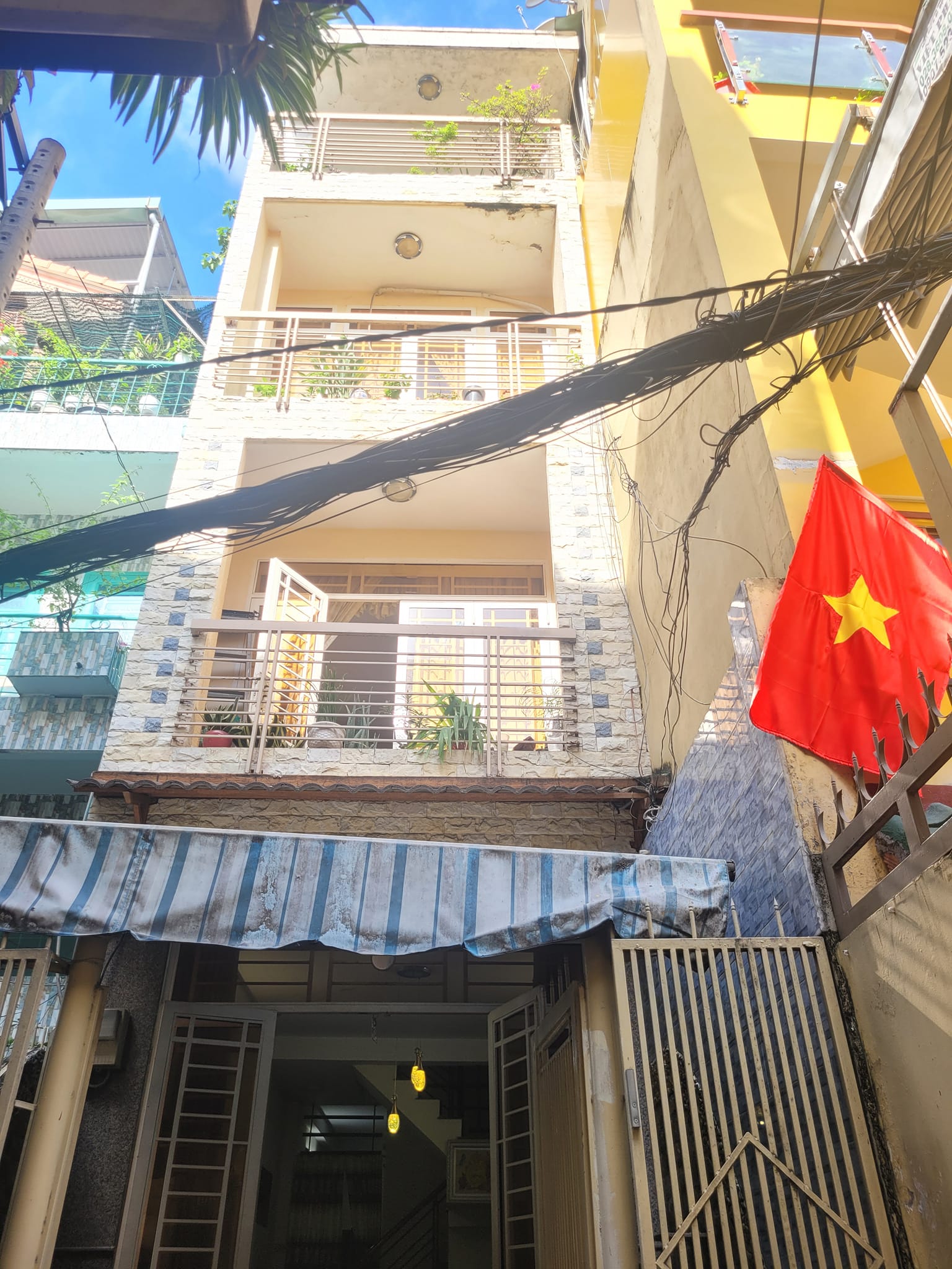 HƠN 5 TỶ NHÀ BTCT 4 TẦNG Ở NGAY Q3 - 55m2