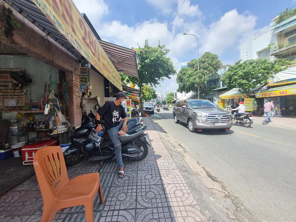 MẶT TIỀNNƠ GTRANG LONG KINH DOANH SẦM UẤT 98M2 - NGANG KHỦNG, NỞ HẬU.