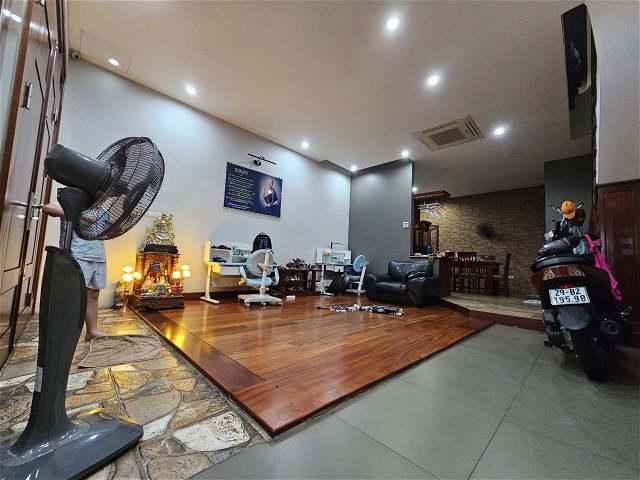 Bát Khối, Long Biên 59m2, 5 tầng, 6 m mặt tiền, giá hơn 7 tỷ