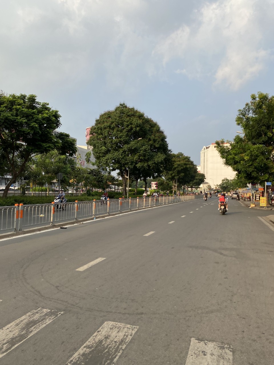 Ngộp Mặt Tiền Aeon Tân Phú - 5x14m - 5 tầng BTCT.