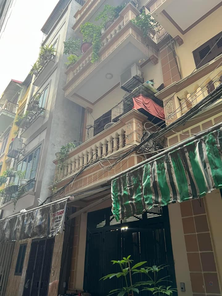 Nhà đất Cầu Giấy 57m vị trí siêu đẹp mặt tiền 5.5m sổ vuông đẹp an sinh tốt giá chỉ nhỉnh 11 tỷ