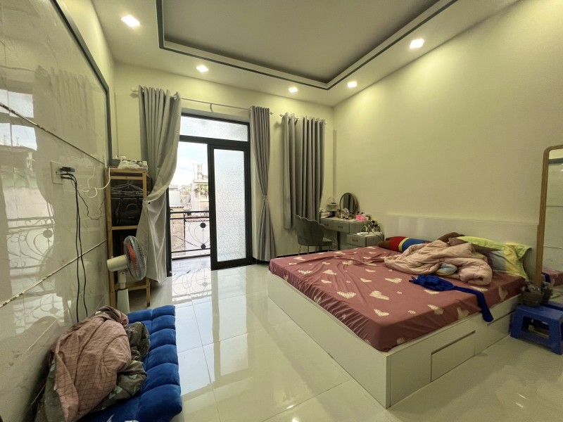 Bán nhà Đặng Minh Trứ, Tân Bình, 4x12, 3 tầng rất đẹp, giá rẻ.