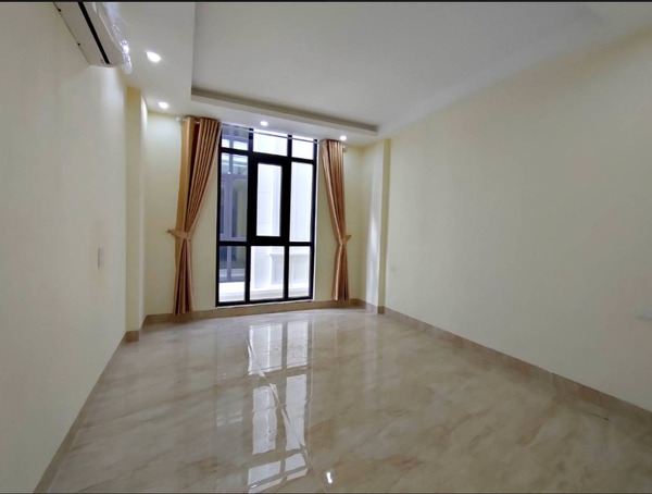 Thiết kế phòng ngủ tại tầng 2,3,4 căn nhà cần bán ban-can-nha-so-39-ngach-5-ngo-67-nguyen-van-cu-3