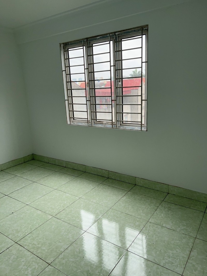 Bán nhà khu Nguyễn Khuyến 30m2 x 6 tầng, gần oto, ngõ nông, 4 tỷ.