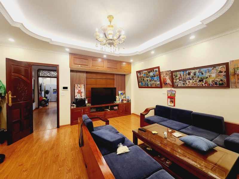 Bán nhà đẹp Thái Hà 35m2 x 4 tầng, mt 5m, oto đỗ cửa, 2 thoáng, 4.5 tỷ.