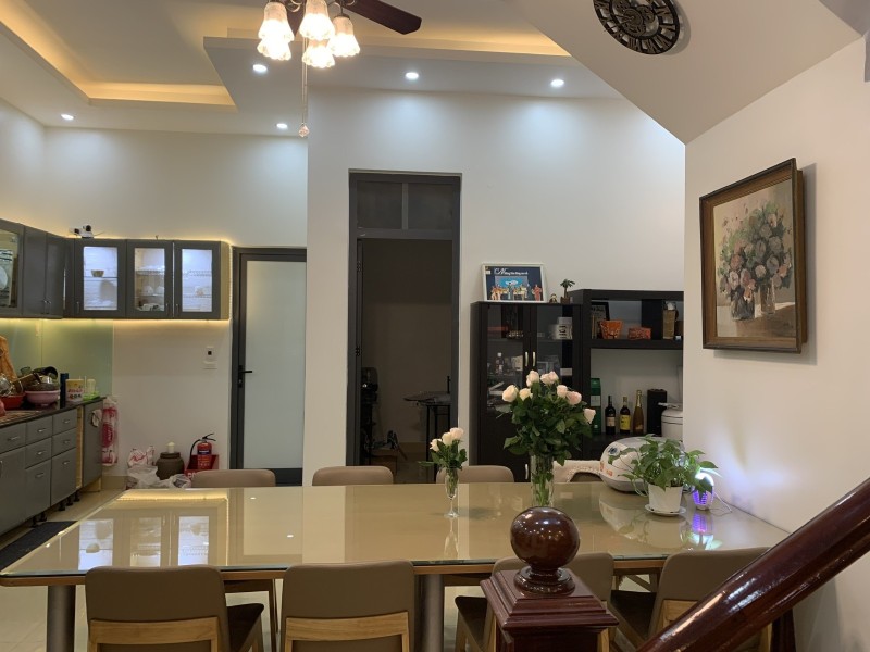 5 tỷ sở hữu nhà lô góc Cát Linh 40m2 x 4 tầng, gần phố, ngõ nông, 3 bước ra ga Cát Linh.