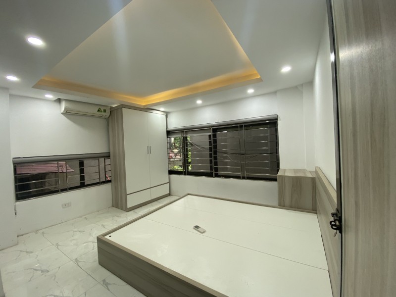 Bán nhà Xã Đàn 45m2 x 5 tầng, m 4,5m, 2 thoáng, ngõ thông, nông, 4.8 tỷ.