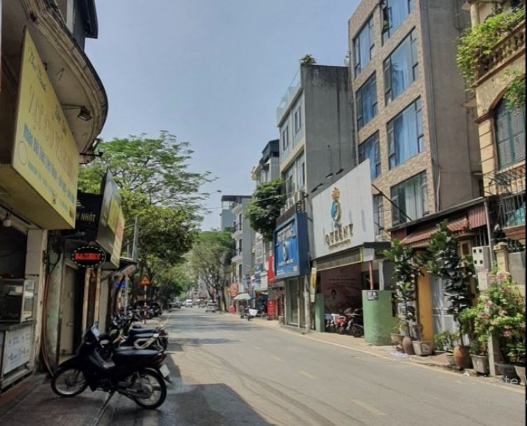 Bán nhà mặt phố Hoàng Như Tiếp, 107m2. LH: Địa Thủy Sư Trần Thọ.