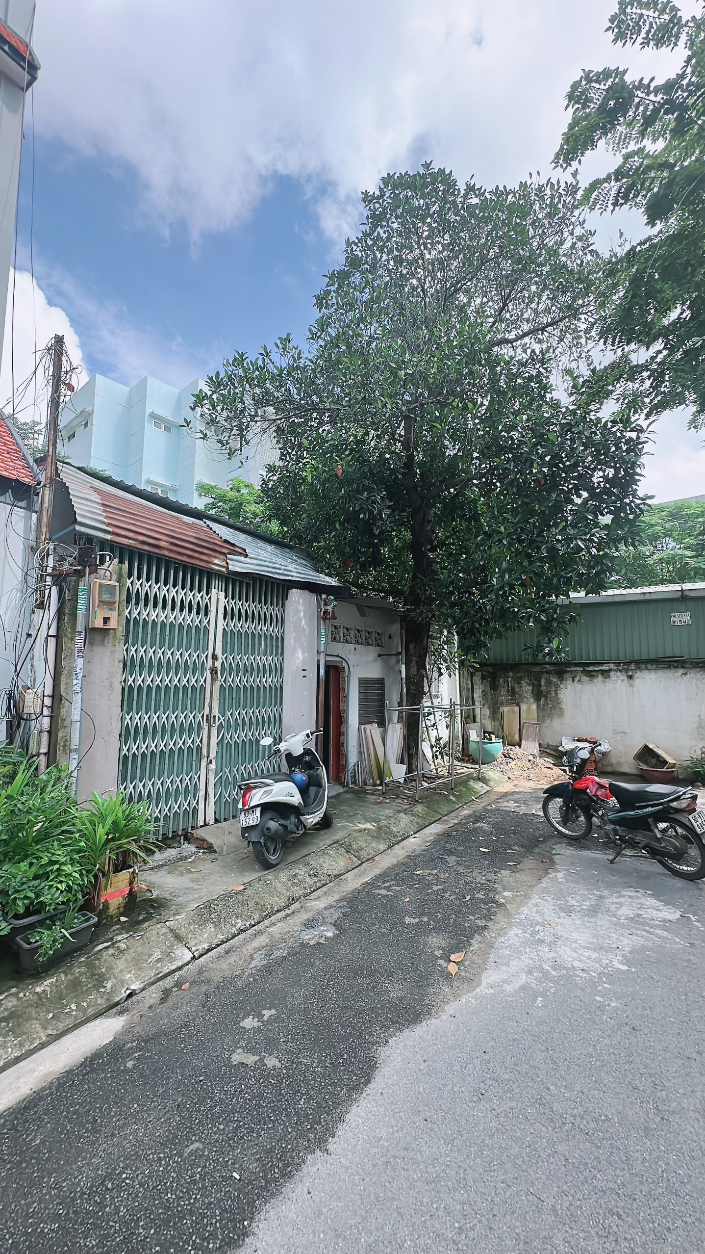 Bán nhà MẶT TIỀN Đường 10M + Vỉa Hè, Phường Tân Sơn Nhì, Quận Tân Phú, 90m2 (7.5x12).