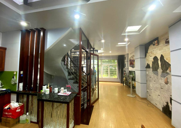 ban-nha-ngo-720-nguyen-van-cu-4