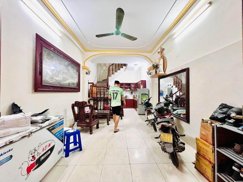 Chuyển Việc, Bán Nhà Ngõ 94 Ngô Gia Tự, Long Biên 5T, 33m2 chỉ 2,65 tỷ ( cam kết chuẩn).