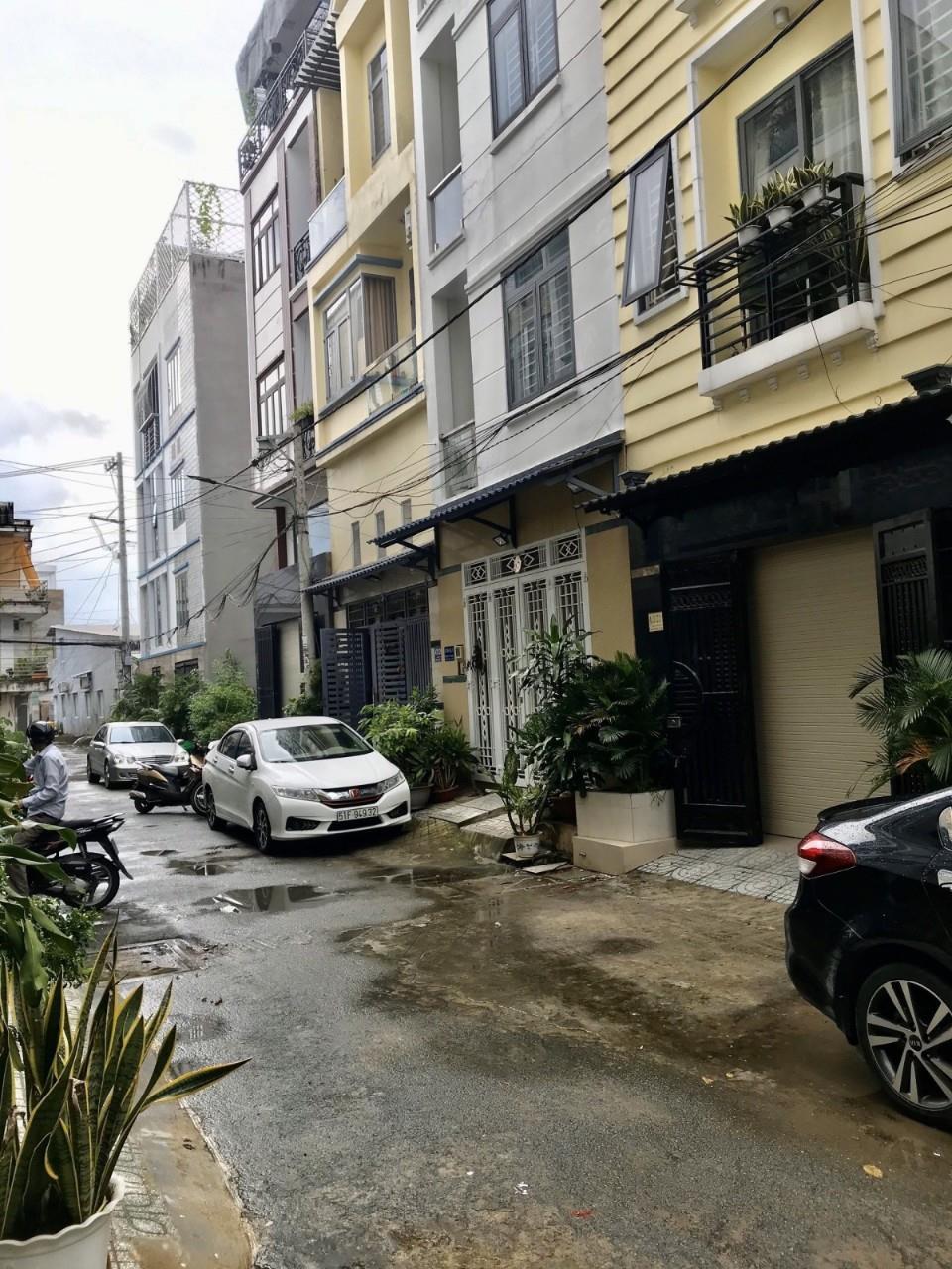 Nhà bán Hiệp Bình Phước, hẻm 479 sát đường Đinh Thị Thi, khu phân lô hơn 6 tỷ.