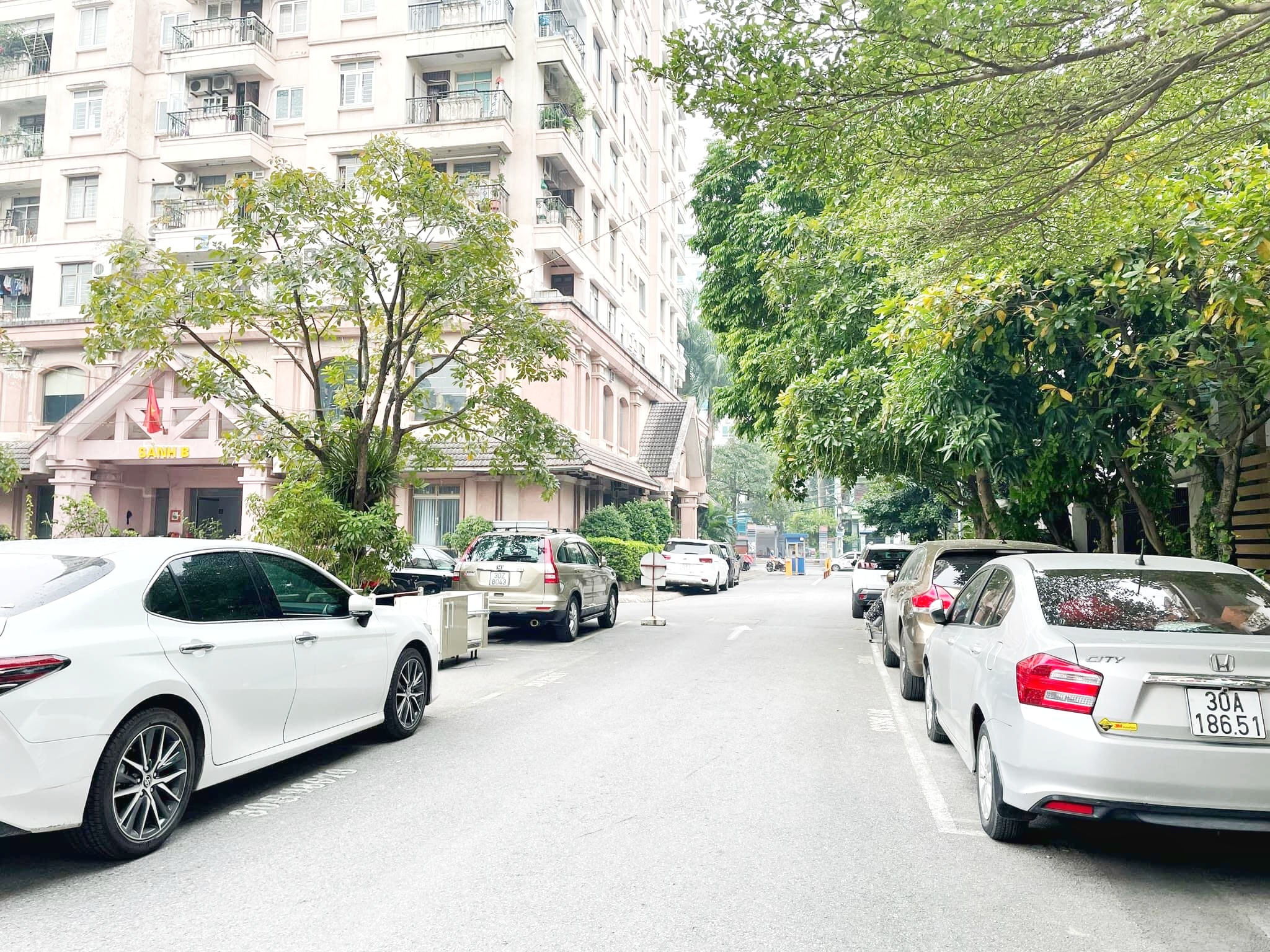 Biệt Thự Đội Nhân 141m2, 4 tầng, MT 8,2, 3 thoáng, Vỉa hè – ô tô tránh, giá 29,x tỷ.