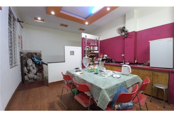 Nhà bếp và phòng ăn trong ngôi nhà can-nha-mat-pho-so-24-hoang-nhu-tiep-1