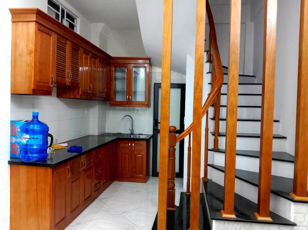 Không gian tầng 1 căn nhà số 8 ngách 63 ngõ 158 Nguyễn Văn Cừ cần bán can-nha-so-8-ngach-63-ngo-158-nguyen-van-cu-1