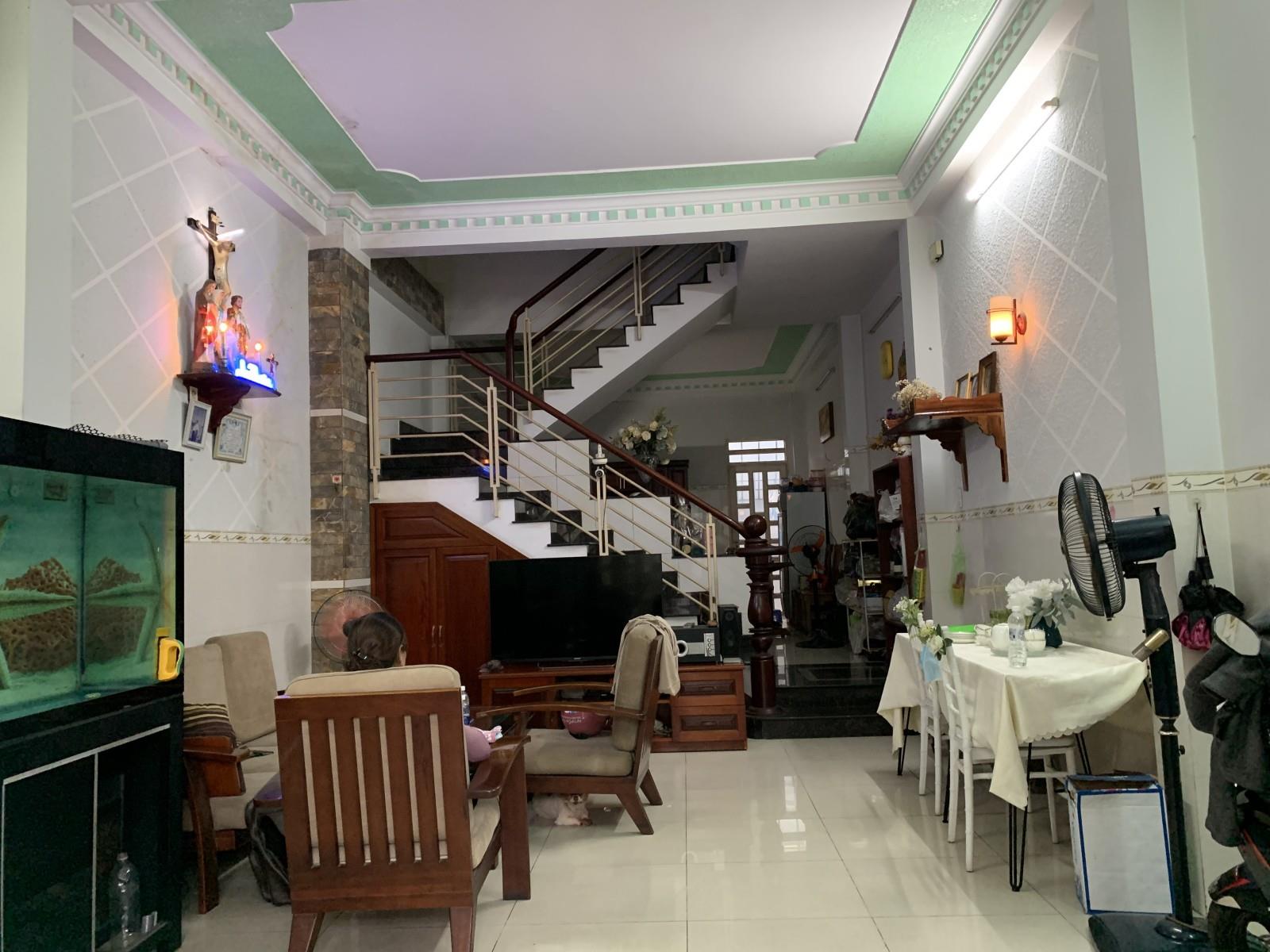 Bán Nhà Mặt Tiền Ngay Chợ Tân Hương Dt 4.5m x 19m, 3 tầng , 3pn Giá Chỉ 10,5 tỷ.