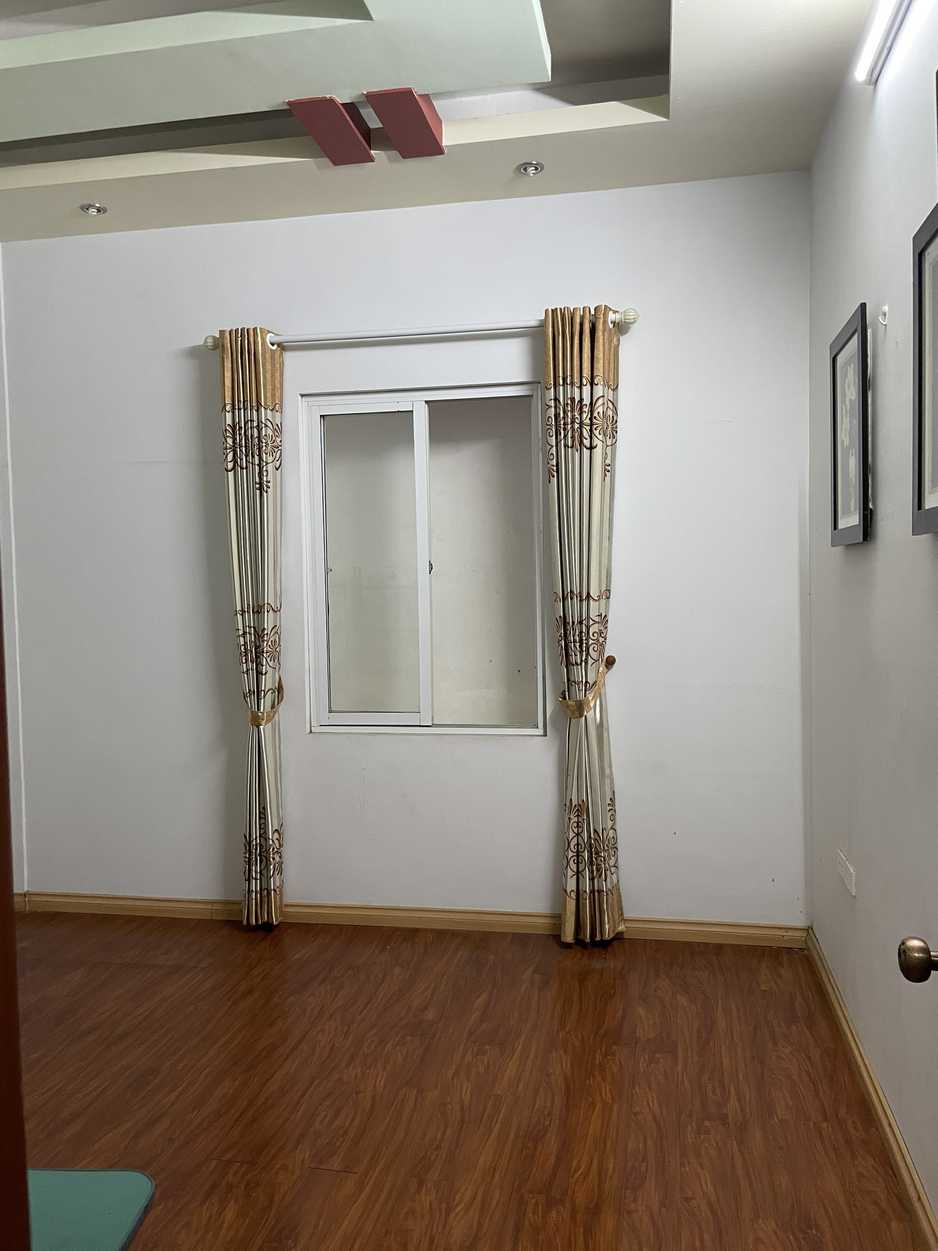 Bán Đất Tặng Nhà 3 tầng phố Thụy Khuê Tây Hồ gần phố vuông vắn 51m 4.9 tỷ.