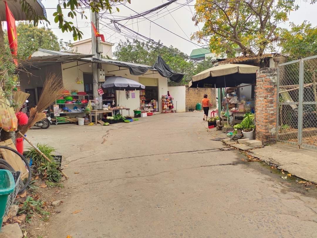 Quanh 2 tỉ có ngay lô góc trục chính đường lớn, ngay chợ Tân Xã.