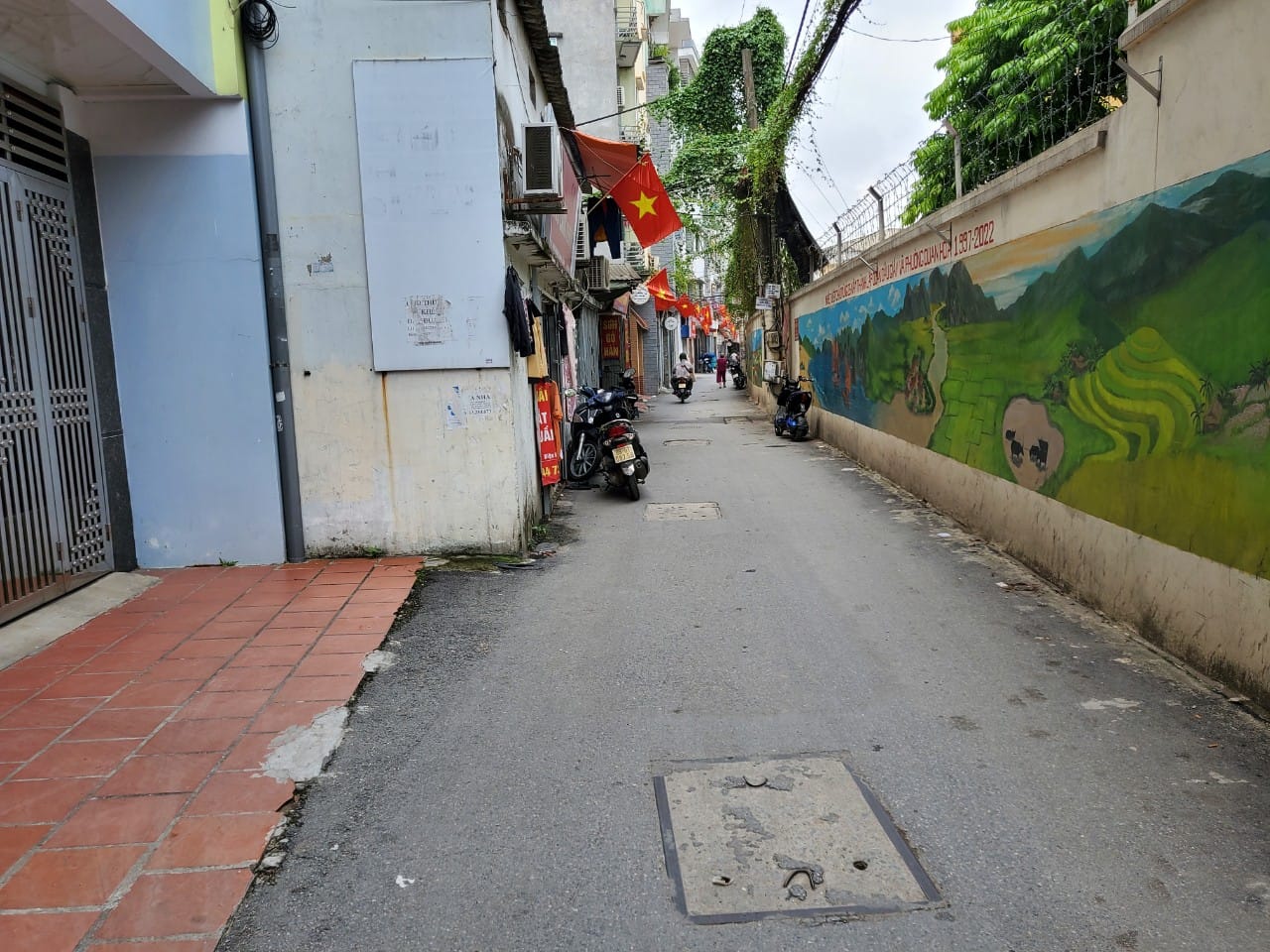 Nhà mặt ngõ Dương Quảng Hàm106m ô tô đỗ cửa ,thoáng trước sau, kinh doanh tốt giá 11,9 tỷ.