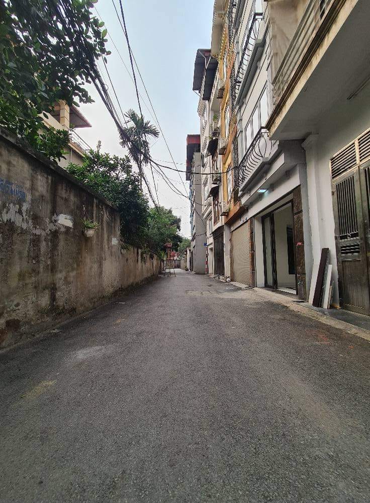 NHÀ ĐẸP 68 NGUYỄN VĂN LINH _ THẠCH BÀN , 5 TẦNG _GARA Ô TÔ_ TẶNG NỘI THẤT TIỀN TỶ.