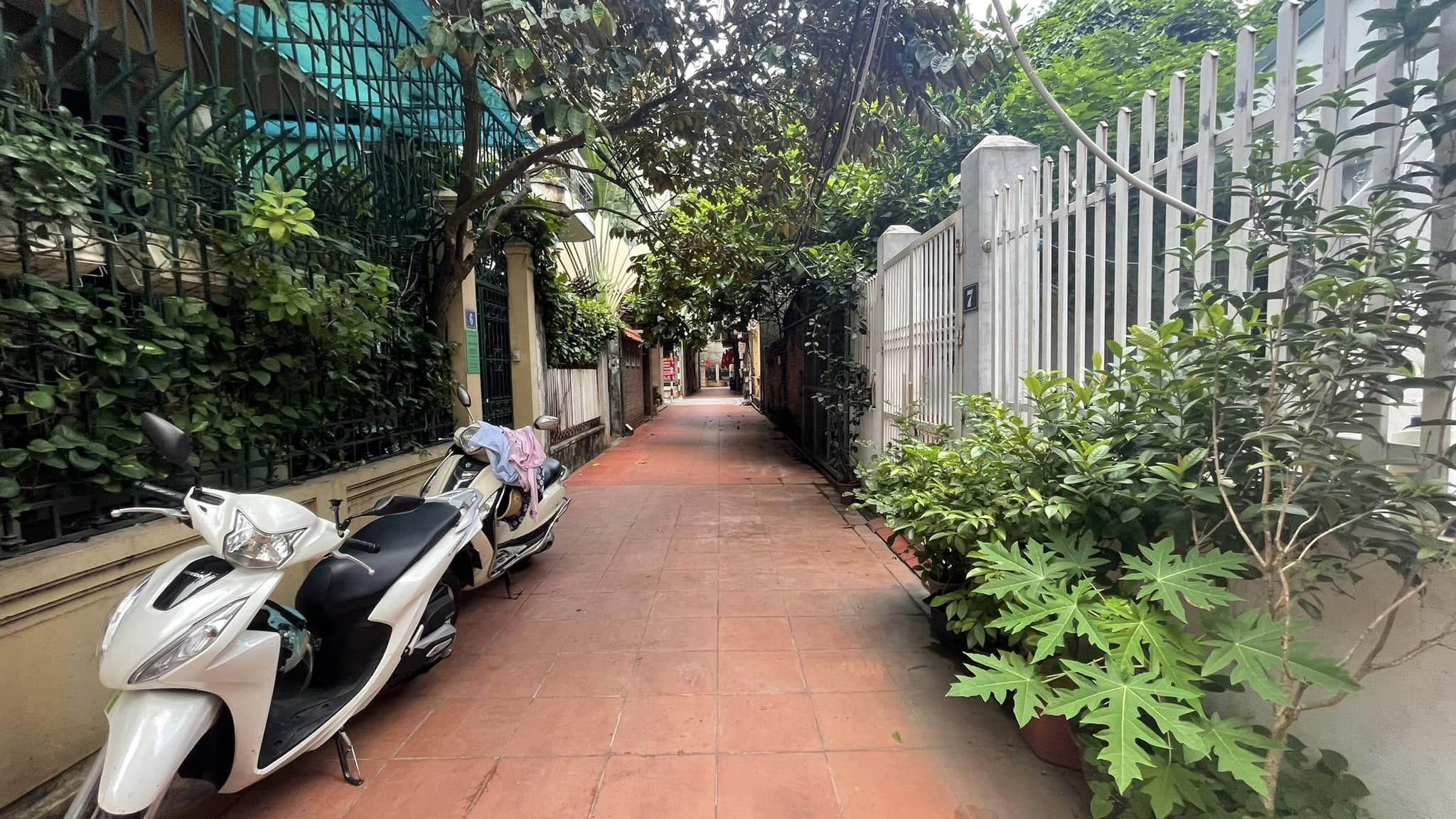 chỉ 2 tỷ 100 triệu sở hữu ngay căn nhà lô góc cực đẹp tai SÀI ĐỒNG ( LONG BIÊN).