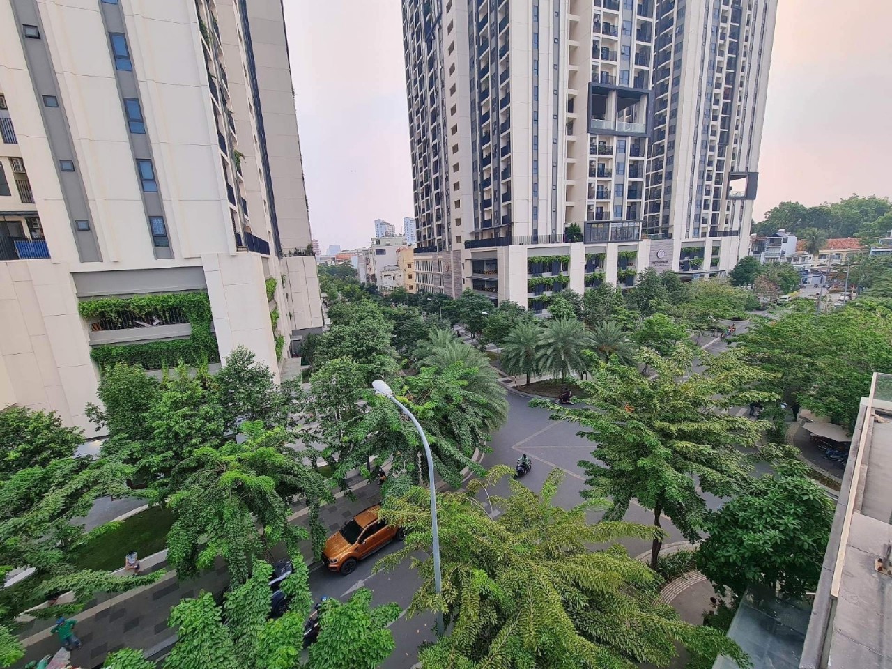 Hiếm Ba Tháng Hai - Hà Đô Quận10 - 4 tầng -35m2.