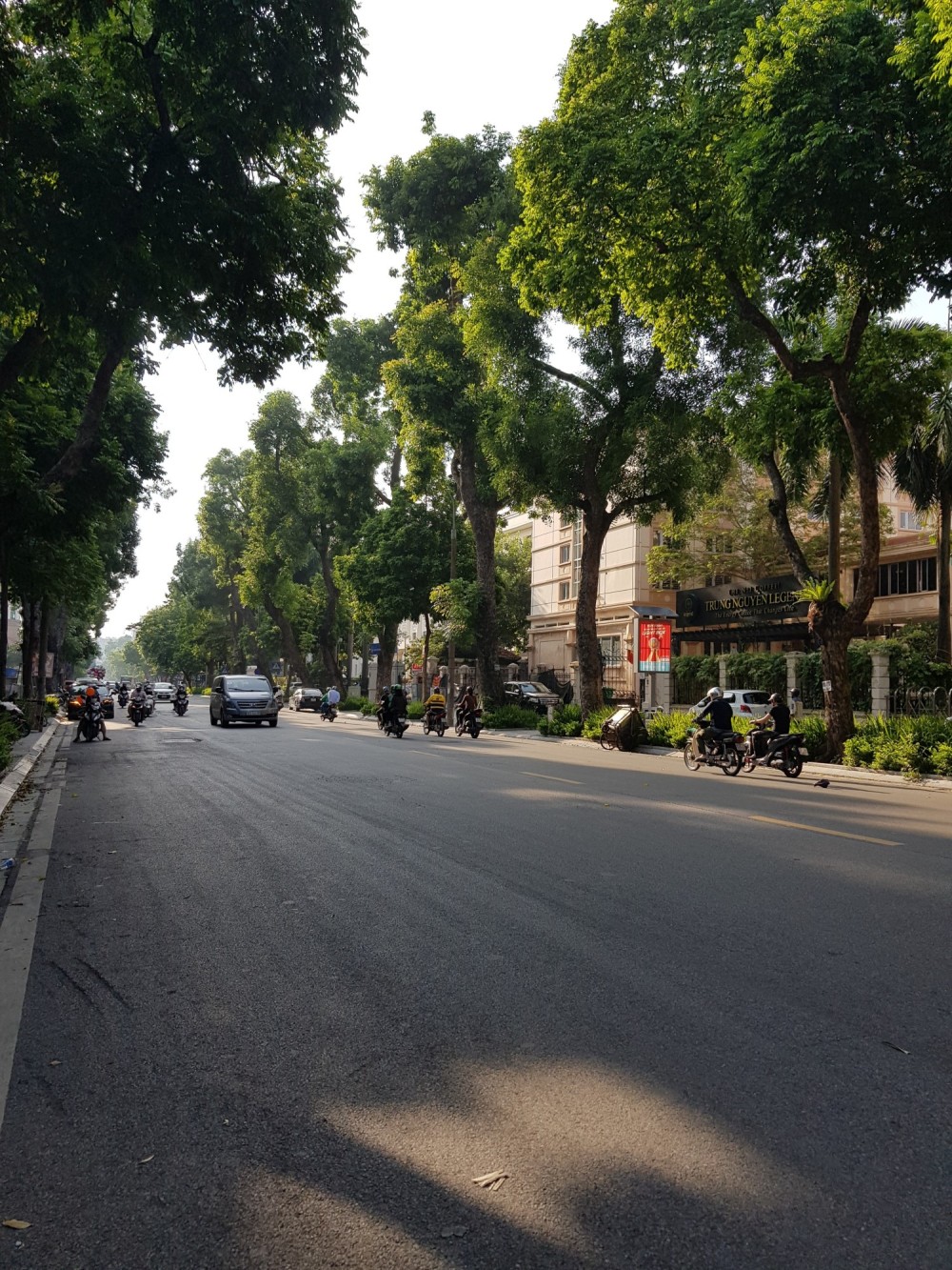 CHO THUÊ CỬA HÀNG MẶT PHỐ HAI BÀ TRƯNG 9TR/THÁNG.