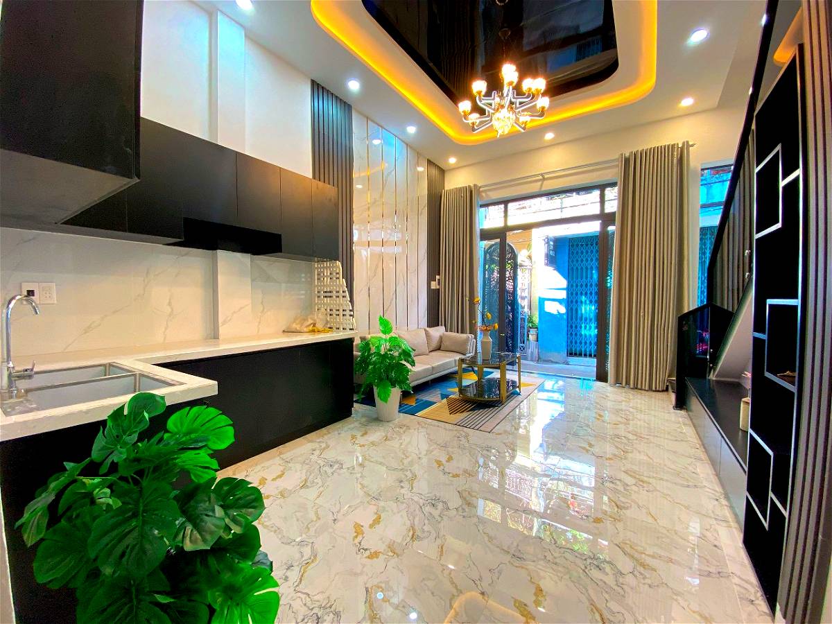 Hạ giá, căn nhà mới 3 tầng siêu đẹp, Ngay trung tâm Hải Châu, Đà Nẵng, DT: 50m2, Giá chỉ, 3.5 tỷ.