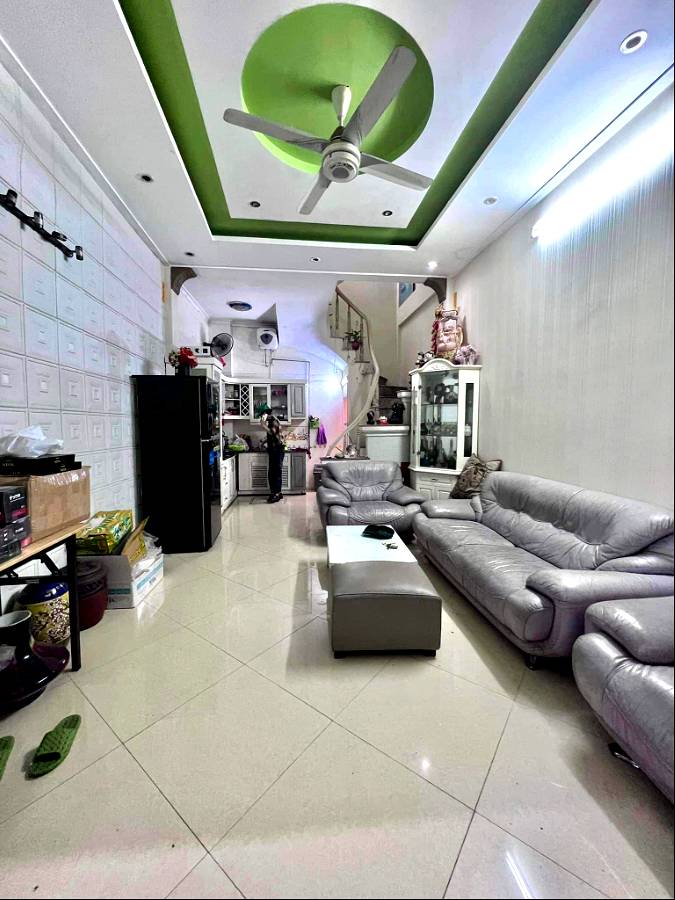 Bán nhà Trương Định,Hoàng Mai, Gần phố .Sổ đỏ chính chủ, 3,5 tỷ.Trung tâm quận,DT 32m2.