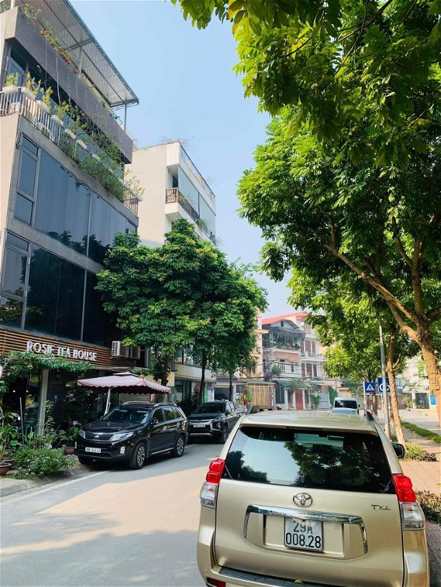 Lâm Hạ Long Biên 55m2, 5 tầng mới ở và kinh doanh mặt phố.