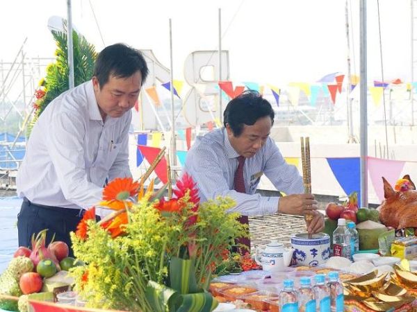 Chuẩn bị mâm lễ cúng đổ mái nhà và văn khấn le-do-mai-can-nhung-gi-3