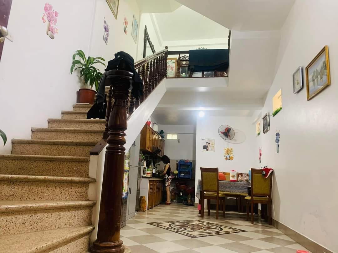 BÁN NHÀ THỤY KHUÊ LÔ GÓC 3 THOÁNG DÂN XÂY 40m2 x 6 tầng, 5,6 tỷ