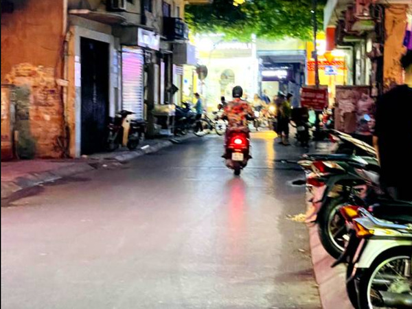 Ngôi nhà bán nằm trên mặt ngõ 154 Ngọc Lâm ngoi-nha-so-9-mat-ngo-154-ngoc-lam-can-ban-1