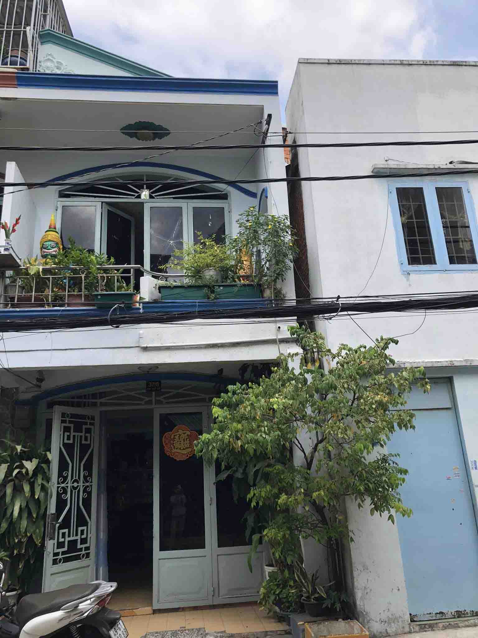 Bán đất Xuân Phương 35m2, nở hậu, nhà 2 tầng sẵn ở, ô tô sát đất, giá chỉ hơn 2 tỷ.