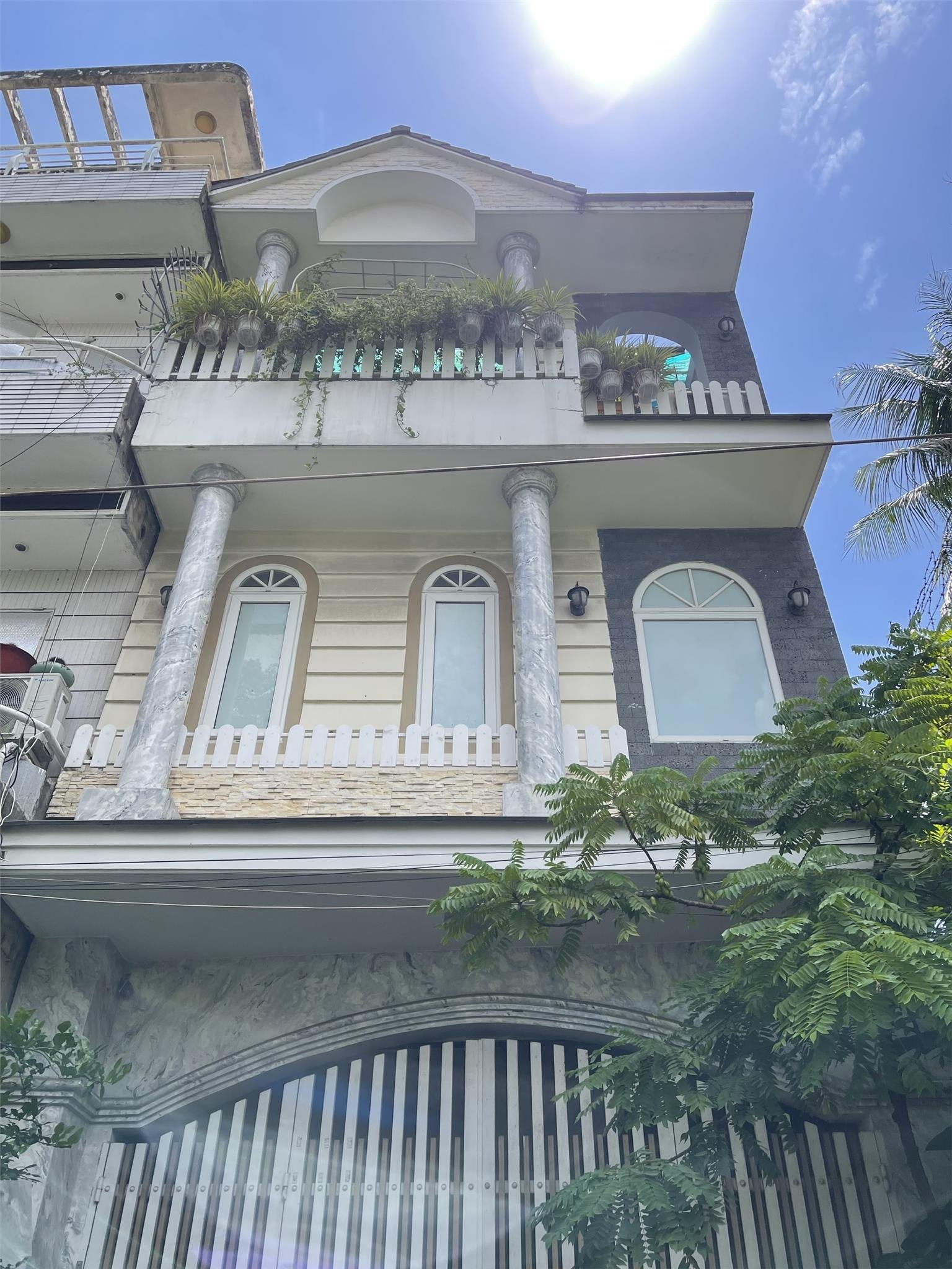 BÁN NHÀ HXH TÔ HIẾN THÀNH QUẬN 10 - 45m2 - ngang bề thế 6m - 5 TẦNG MỚI ĐẸP - DÒNG TIÊN 30 TRIỆU/THÁNG.