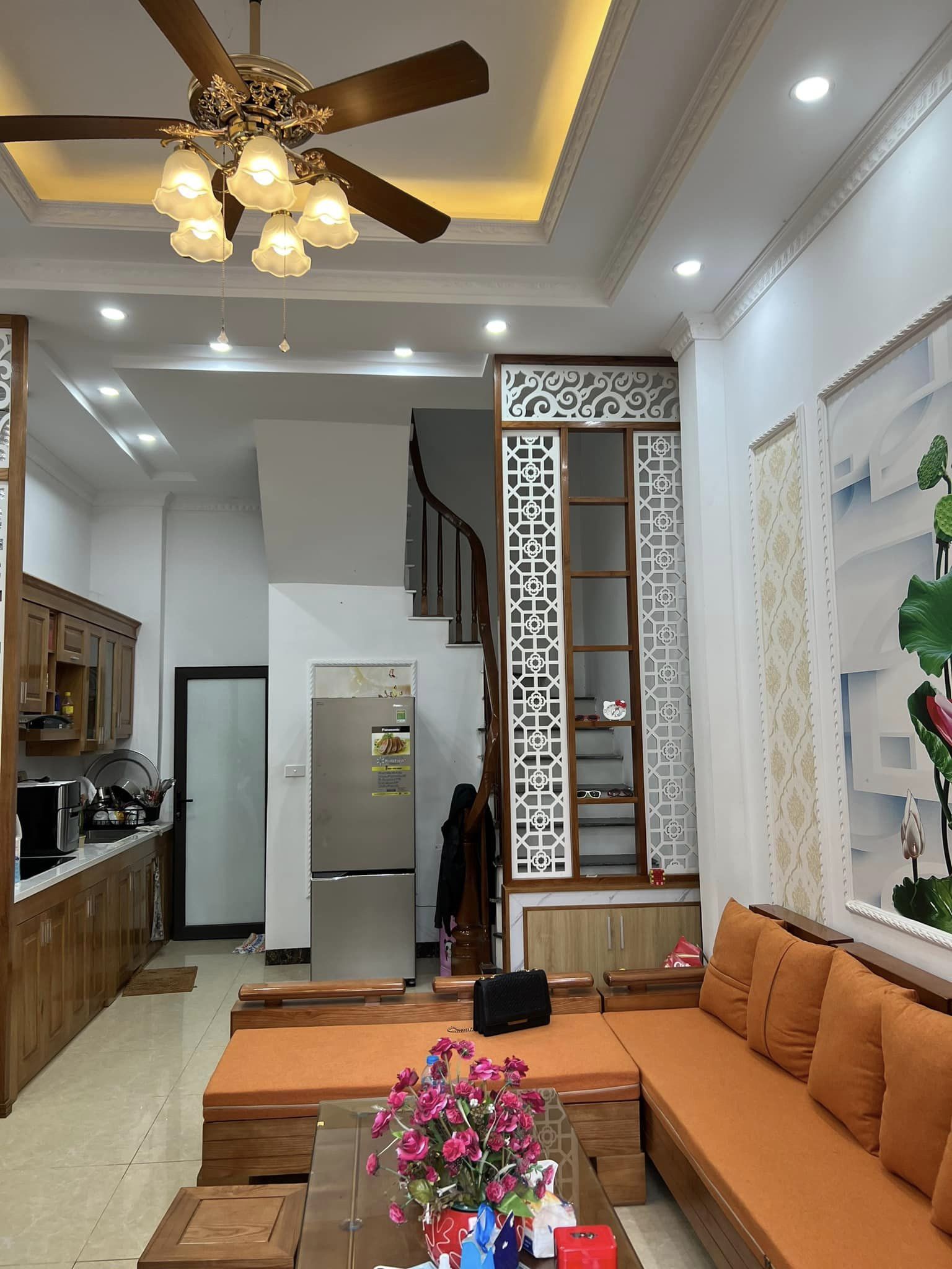 BÁN NHÀ MỚI 6 TẦNG NGÕ 565 BÁT KHỐI( LONG BIÊN) CHỈ HƠN 2 TỶ.