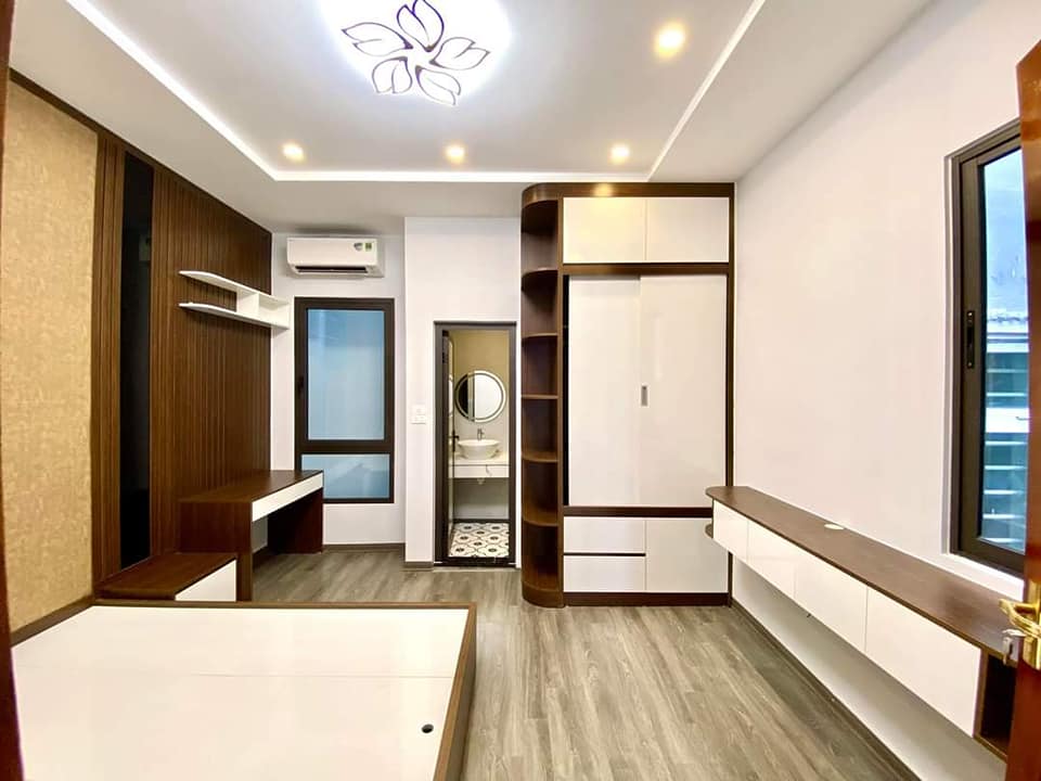 bán nhà mới BÁT KHỐI( LONG BIÊN), 4,5 TẦNG ,ô tô 7 chỗ quay đầu trước nhà, gần 40 m2 chỉ hơn 3 tỷ thôi