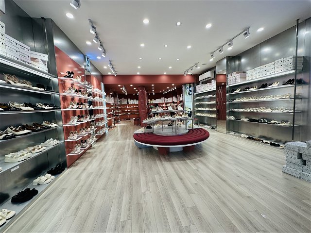 Mặt phố Nguyễn Văn Cừ Long Biên, 142m2, 4 tầng.